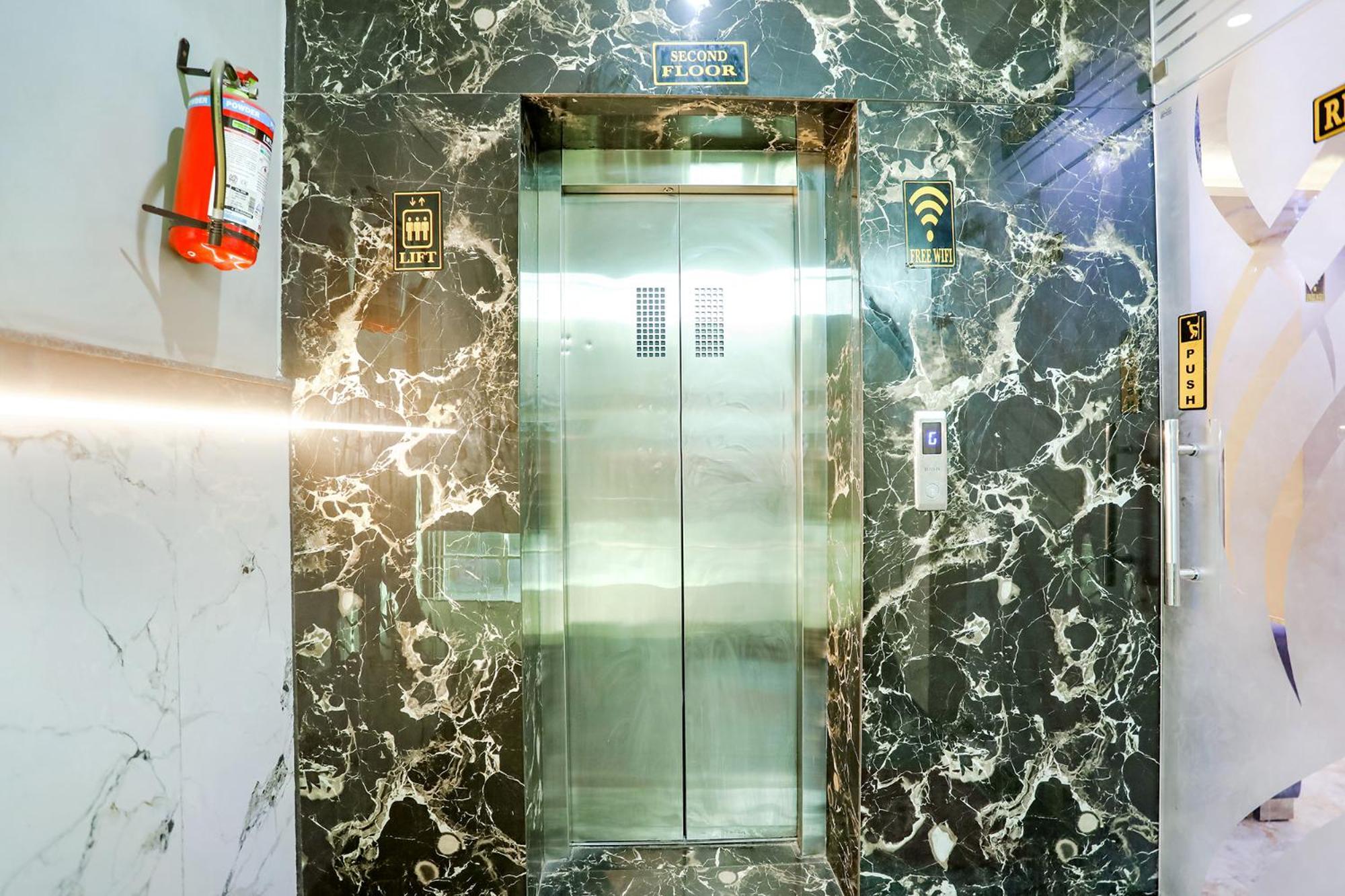 Fabhotel The Palacio Канпур Екстериор снимка